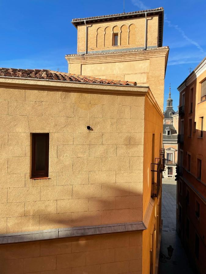Appartement In Monumental Square Center