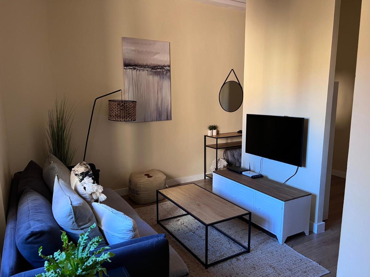Appartement In Monumental Square Center Madrid