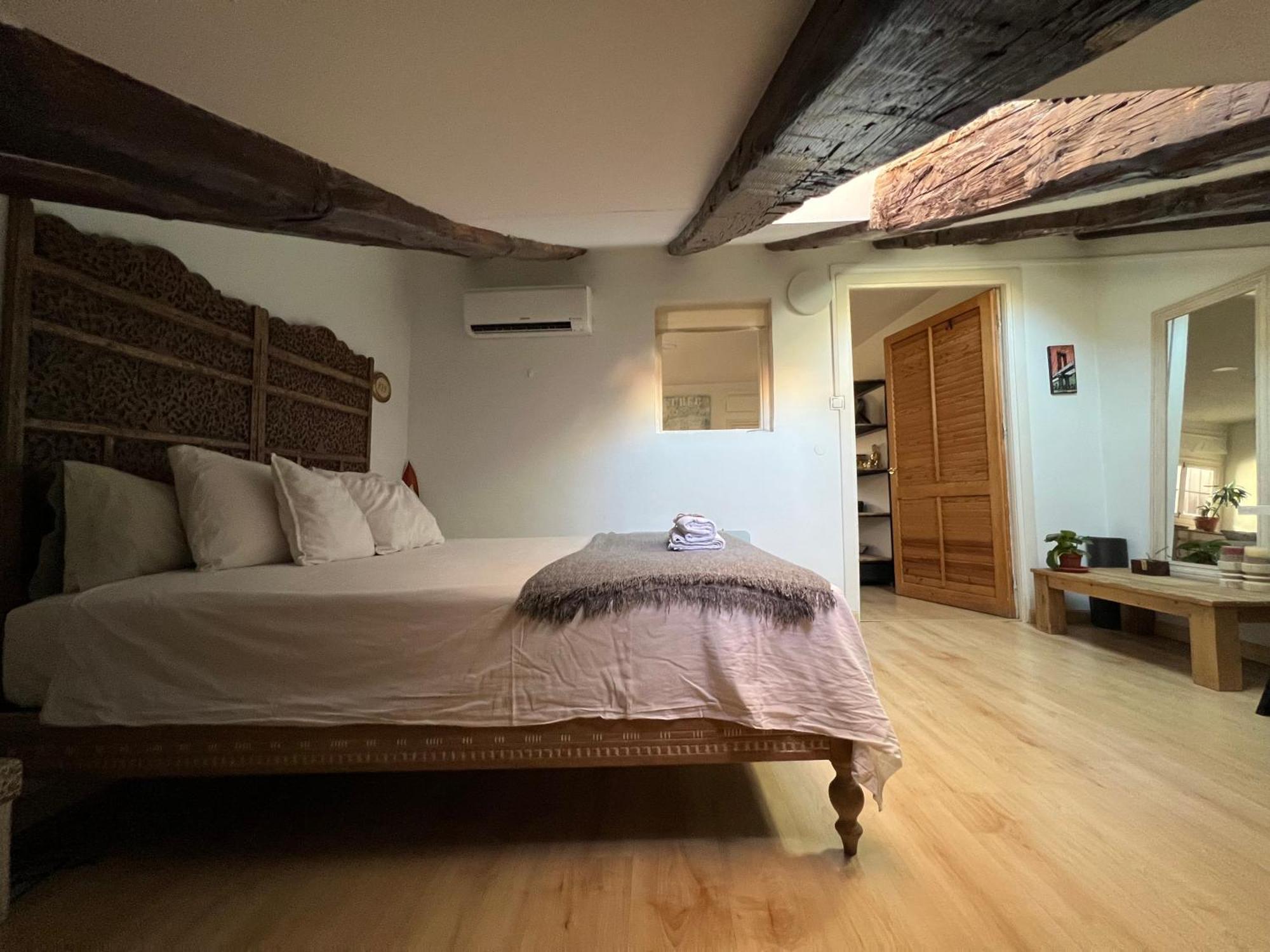Apartment In Monumental Square Center