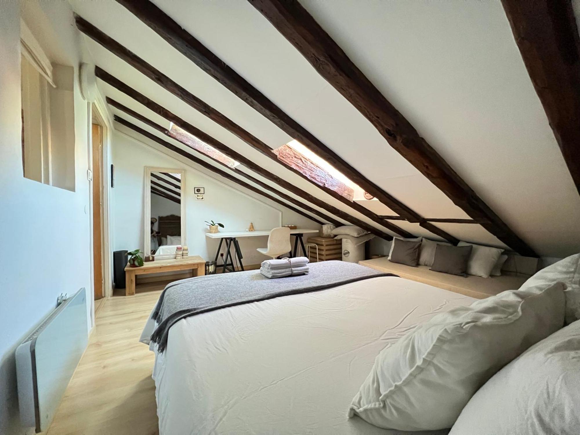 Apartment In Monumental Square Center