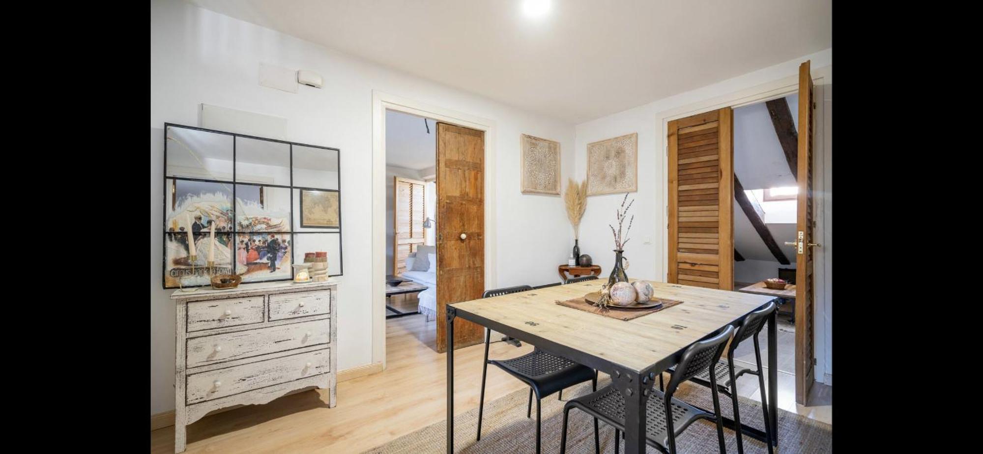 In Monumental Square Center Apartment